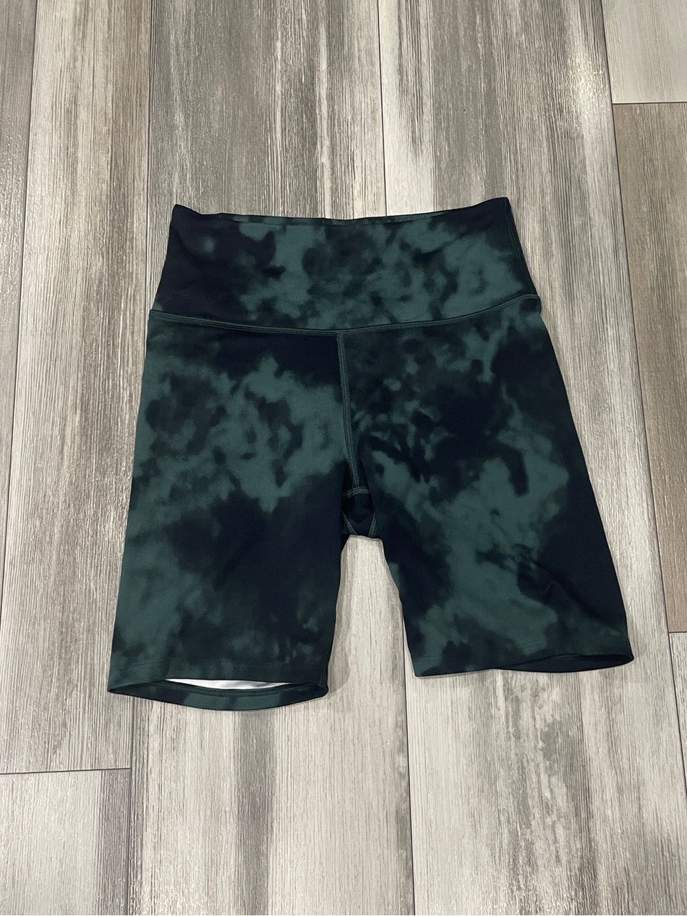 Victoria’s Secret High Waisted Green Black Tie Dye Biker Shorts Size 4